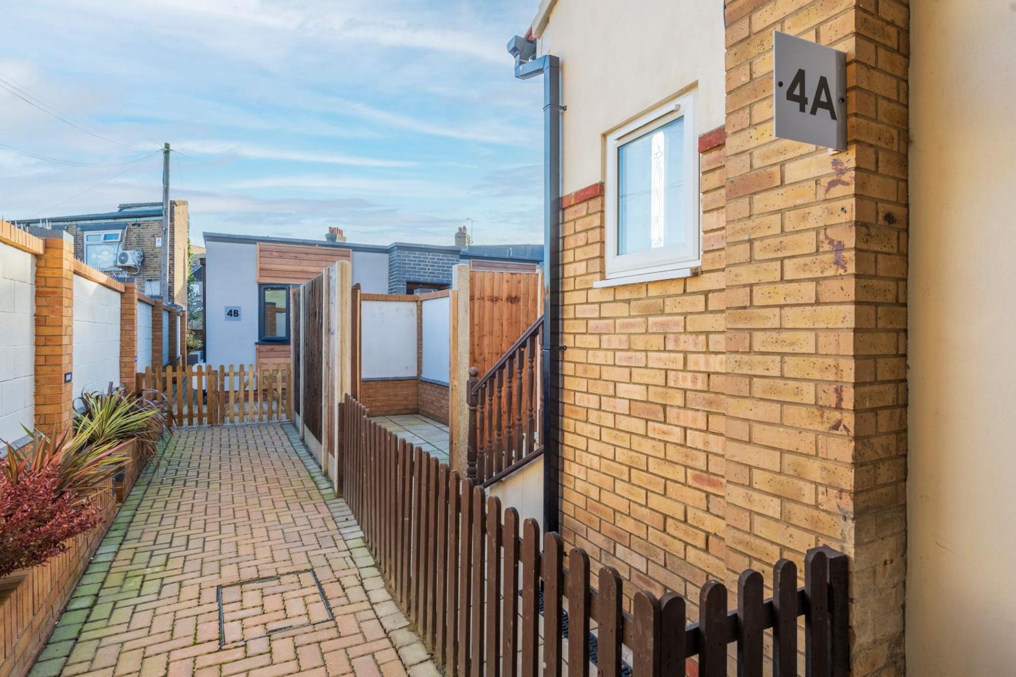 Cosy 2 Bedroom Flat In East Ham, Close To Excel London Bagian luar foto