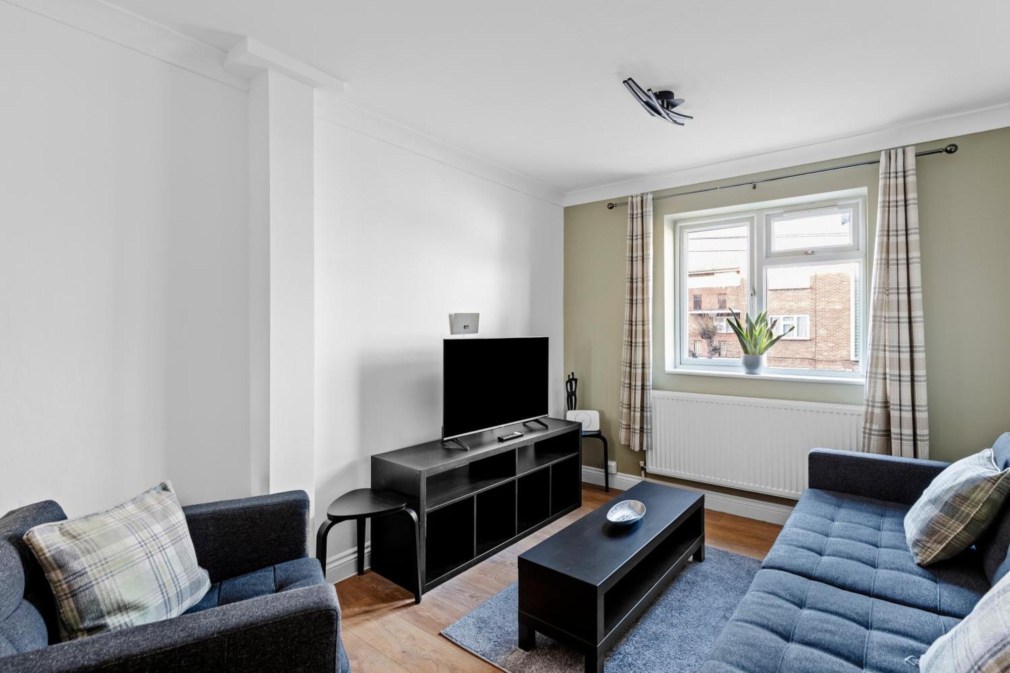 Cosy 2 Bedroom Flat In East Ham, Close To Excel London Bagian luar foto